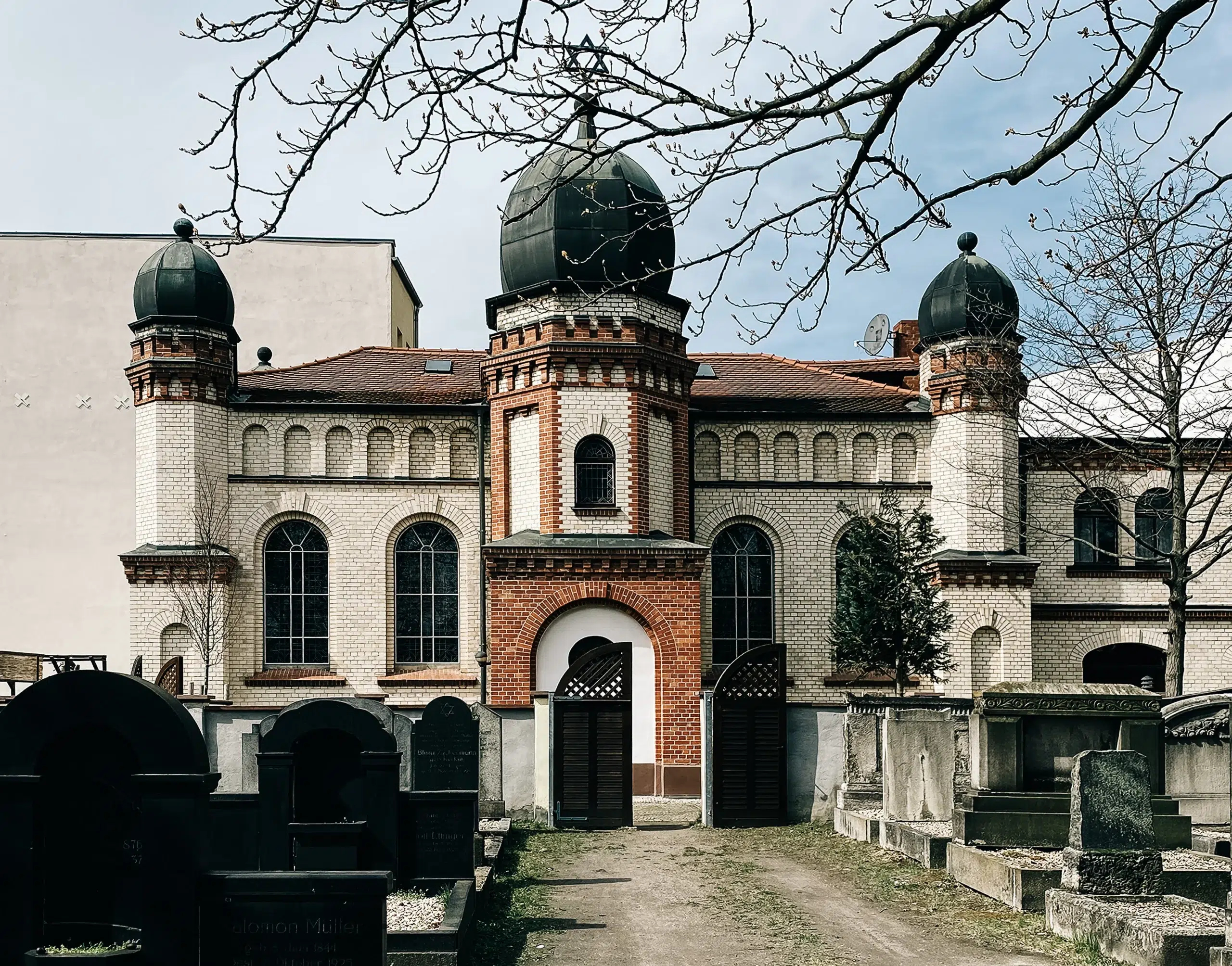 Hochsicherheit für religiöse Einrichtungen wie Synagogen, Kirchen und Moscheen. Denkmalschutztauglich und Diskret
